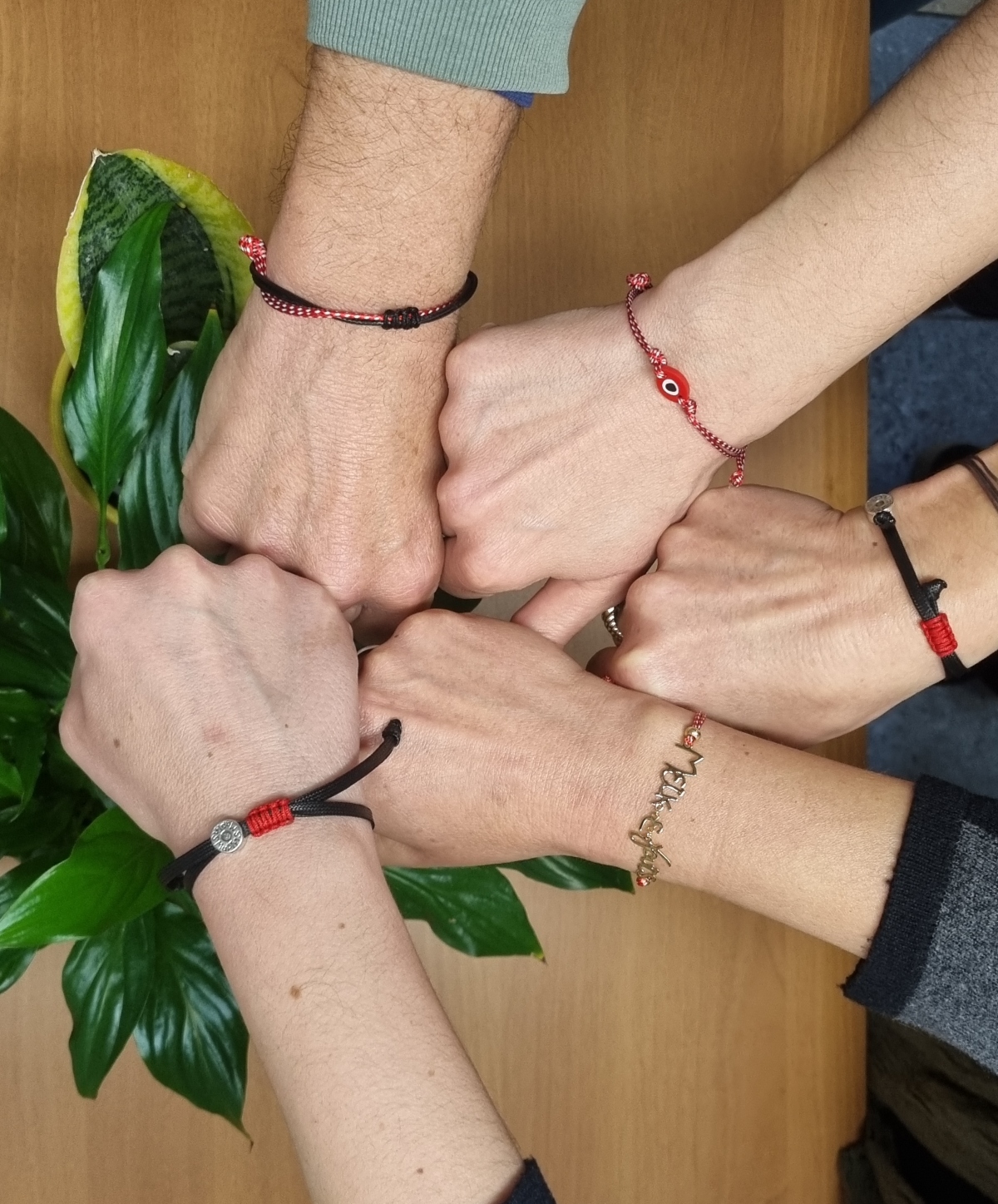 hands_team_bracelets